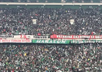 Bursaspor 40 bin taraftarıyla takımını destekliyor