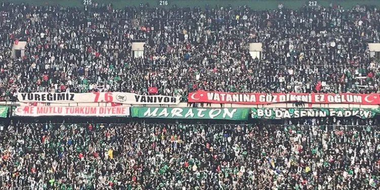 Bursaspor 40 bin taraftarıyla takımını destekliyor