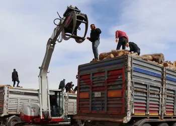 Oltu’dan deprem bölgesine yakacak desteği