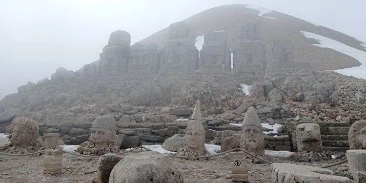 Nemrut Dağı’ndaki heykeller depremden etkilenmedi