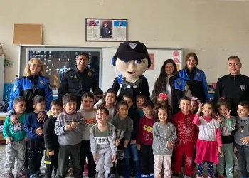 Hakkari polisinden kitap okuma etkinliği