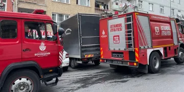 Üzerlerine tavan sıvası düştü