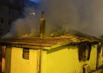 Tarihi ev alev topuna döndü