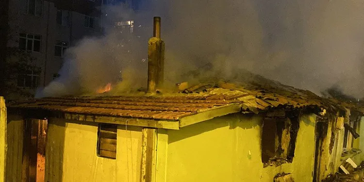 Tarihi ev alev topuna döndü