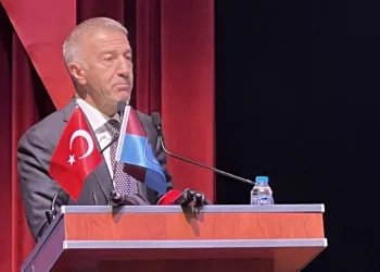 Kongre kararı alan Trabzonspor’da, Ahmet Ağaoğlu istifa etti
