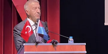 Kongre kararı alan Trabzonspor’da, Ahmet Ağaoğlu istifa etti