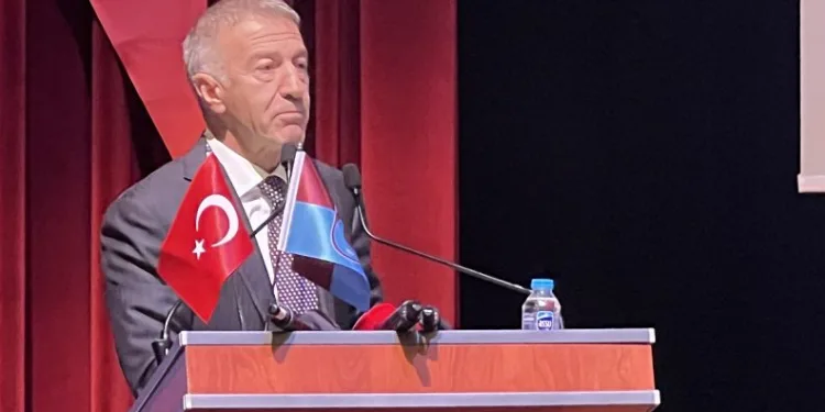 Kongre kararı alan Trabzonspor’da, Ahmet Ağaoğlu istifa etti