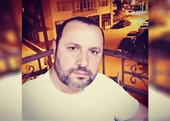 19 yaşındaki genç babasını katletti
