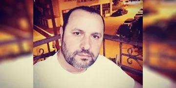 19 yaşındaki genç babasını katletti
