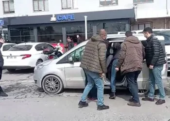 Ağabey kardeşini kurşunladı
