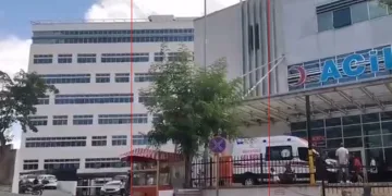 Küfür etti iddiasıyla 2 kişiyi bıçakladılar
