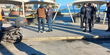 Meydanda ölü bulundu