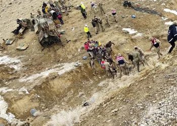 Askeri araç kontrolden çıktı, yaralılar var