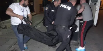Kocasını göğsünden ve karnından bıçakladı