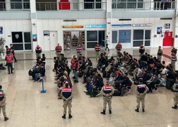 136 düzensiz göçmen Afganistan’a gönderildi