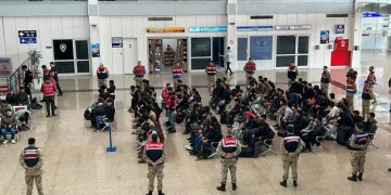 136 düzensiz göçmen Afganistan’a gönderildi