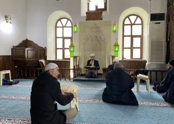 Bin 300 yıllık türbede mukabele geleneği