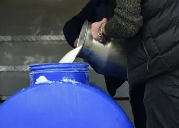 Süt üreticilerinden depremzedelere anlamlı destek