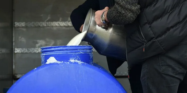 Süt üreticilerinden depremzedelere anlamlı destek