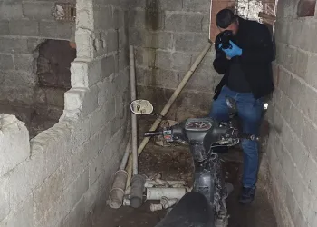 Çalınan motosiklet odunlukta bulundu