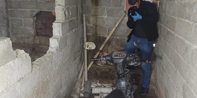 Çalınan motosiklet odunlukta bulundu
