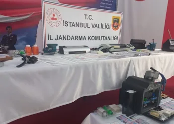 Sahte kimlik ve sürücü belgesi düzenleyenler yakalandı