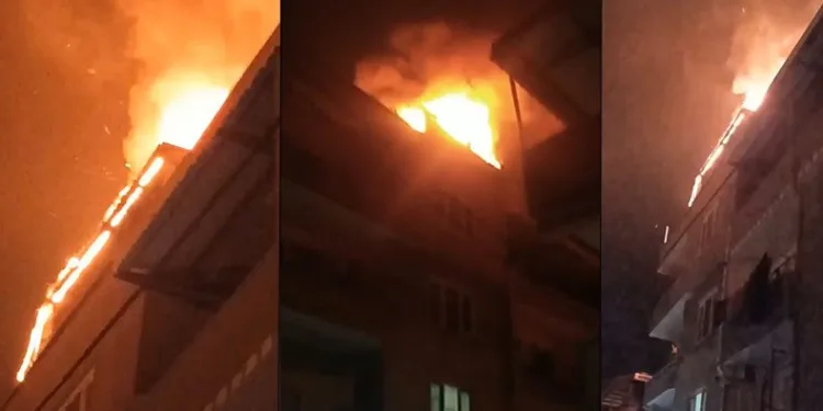 Bursa’da binanın çatısı alev alev yandı