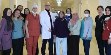 Yaşlı hastadan 35 santimetrelik kitle çıktı