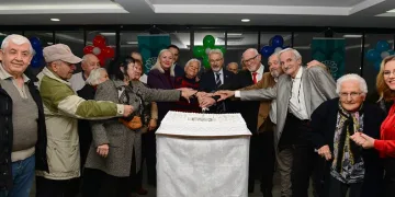 Başkan Erdem huzurevi sakinleriyle buluştu