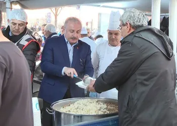 Mustafa Şentop, vatandaşlarla iftarda buluştu