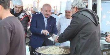 Mustafa Şentop, vatandaşlarla iftarda buluştu