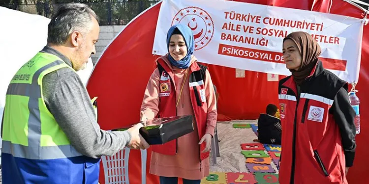 Afetin yükünü omuzlayan kadınlar unutulmadı
