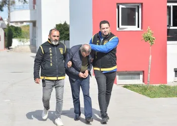 Dolmuşta yaşlı adamı soyan zanlı tutuklandı