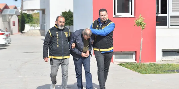 Dolmuşta yaşlı adamı soyan zanlı tutuklandı