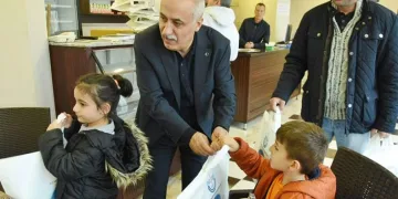 Aydın’dan Çocuklara jest