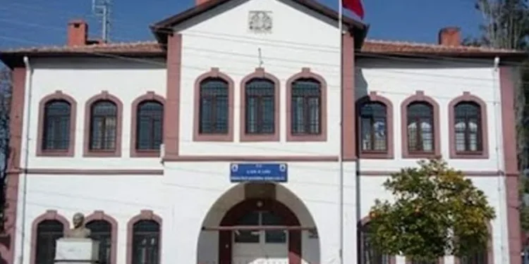 İlkokul, Hükümet Konağı oldu