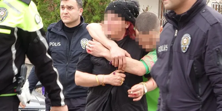Kavga ettiği dini nikahlı eşini bıçakladı