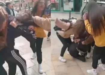 14 yaşındaki kızı saçlarından tutup dövdü