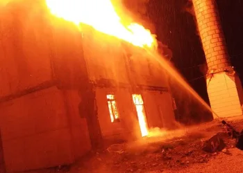 300 yıllık tarihi cami küle döndü