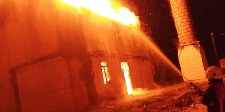 300 yıllık tarihi cami küle döndü