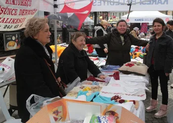 Üretici kadınlar pazarı ilgi gördü