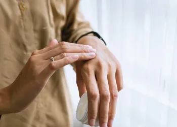 Bu cilt nemlendiricisi kırışıklıkları en aza indirgiyor