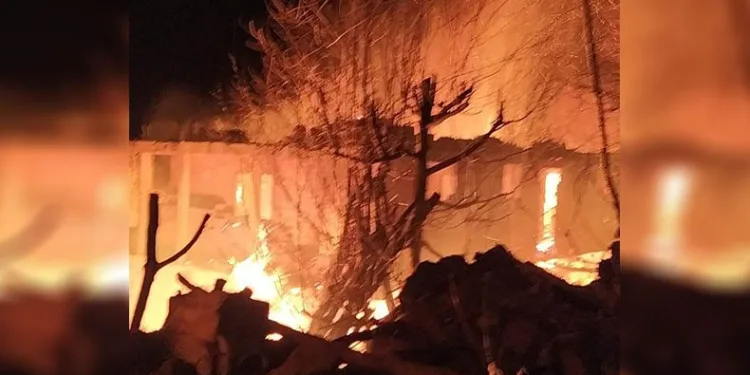 Köy evinde korkutan yangın