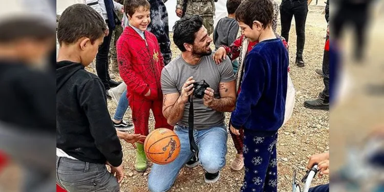 İtalyan aktör Morrone deprem bölgesinde