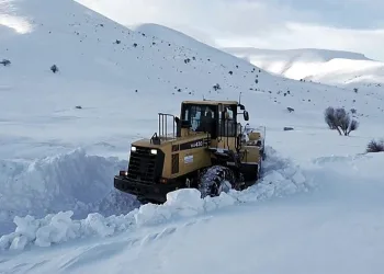 Bayburt’ta karla mücadele devam ediyor
