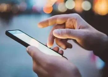 İthal cep telefonuna zam iptal