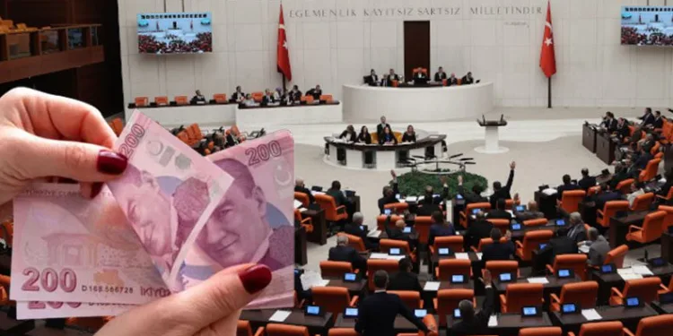 Emekliye maaş artışı yasalaştı