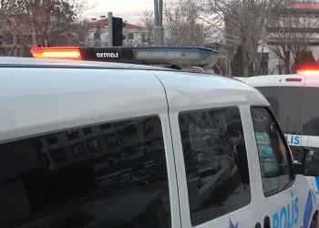 Çaldıkları altınlarla yakalandılar