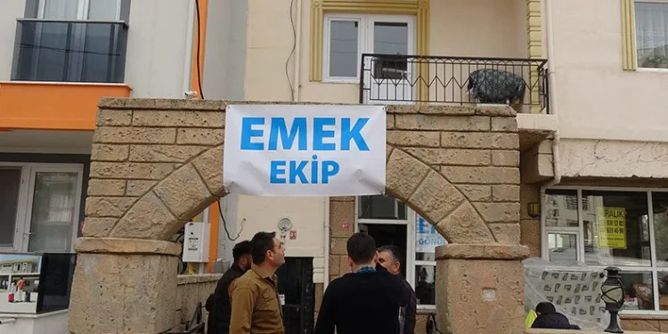 Deprem öncesi muhabbet kuşu uyandırdı