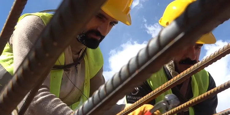 Depremin merkezi ovaya inince yıkıldı